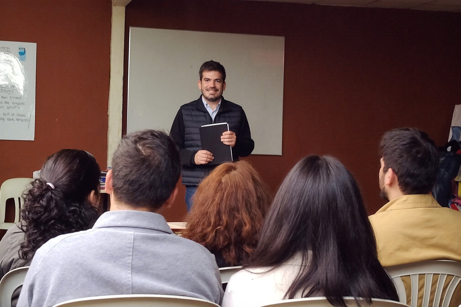 José Montalva Feuerhake en una reunión con vecinos